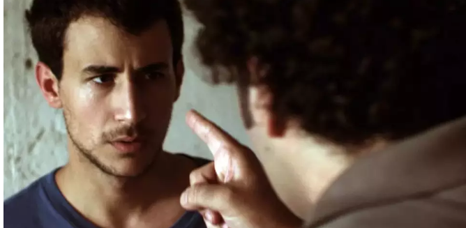 《暗之光》爱情往往在现实中是显得那么的脆弱无力 - 51虹马 《暗之光》爱情往往在现实中是显得那么的脆弱无力 - 51虹马