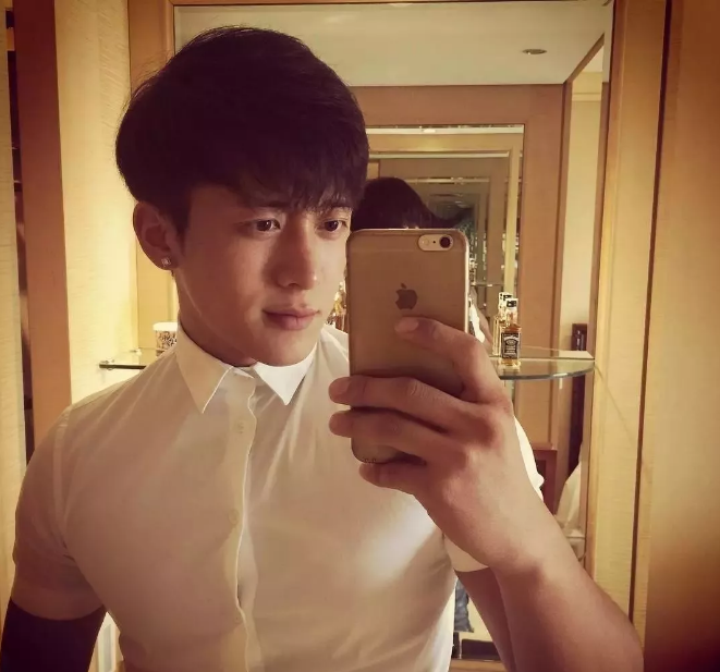 看点∣189.C.M.筋Rou男神颜高腿长还会抖！体育生吸睛的不止有身材…… - 51虹马