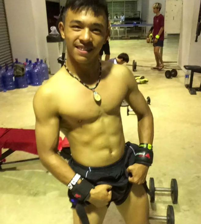 比9亿更引人注目的，是他的胸！ - 51虹马