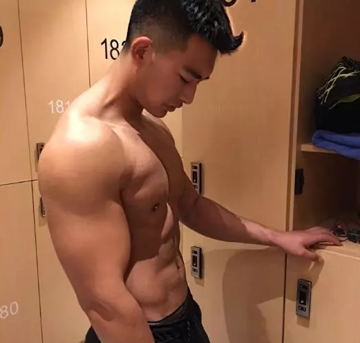 谢梓秋的吃瓜小狼狗又出新写真,网友惊呼看见蘑菇啦! - 51虹马 谢梓秋的吃瓜小狼狗又出新写真,网友惊呼看见蘑菇啦! - 51虹马