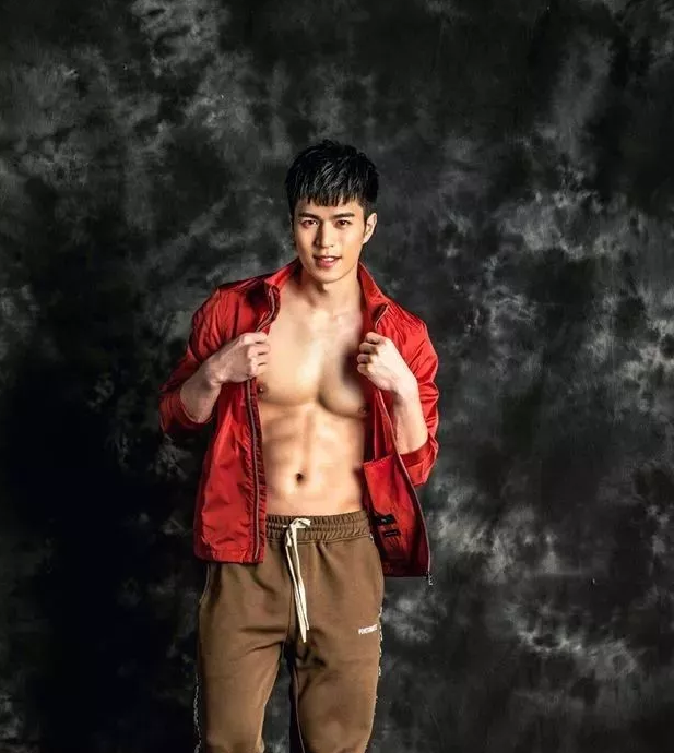 42寸胸肌豆花鲜肉加入男团晒肌，原来他还有这么多羞羞帅照！！ - 51虹马