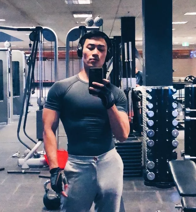 新加坡空少“藏雷”尺寸惊人,围观各种大尺度私照! - 51虹马 新加坡空少“藏雷”尺寸惊人,围观各种大尺度私照! - 51虹马