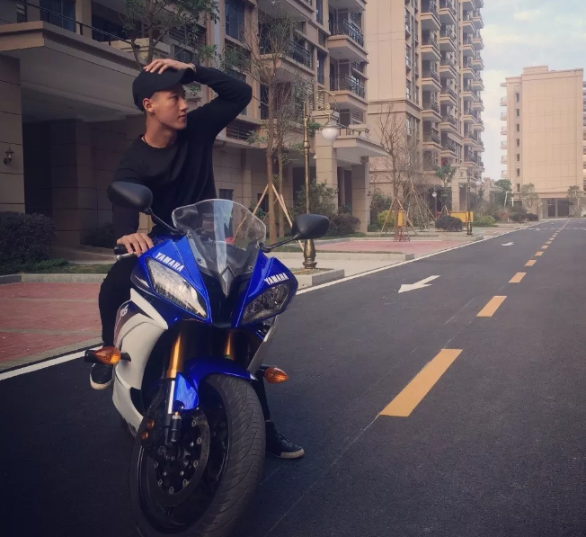 看点∣帅气小兵哥退役后当男模，健硕肌肉身材网友高呼“胸肌要炸了”! - 51虹马