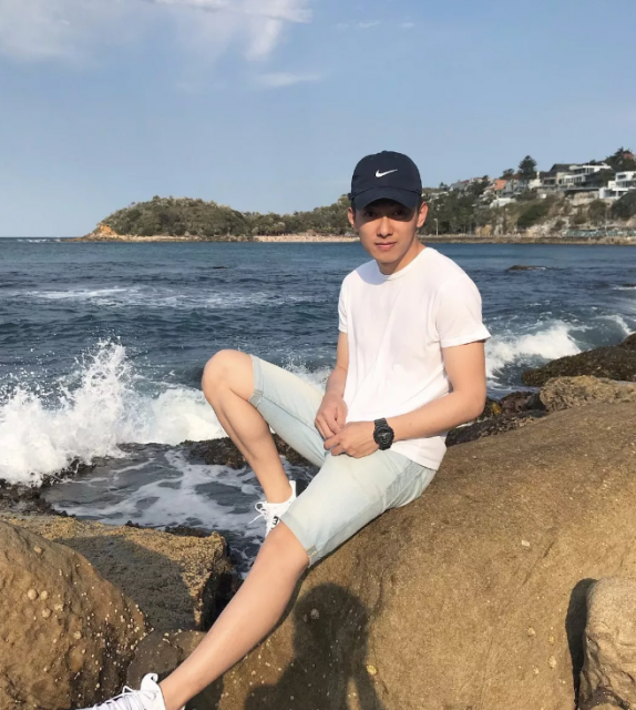 看点∣元气小奶狗穿运动短裤秀小腹肌，网友们又要换蜜汁男友了 - 51虹马