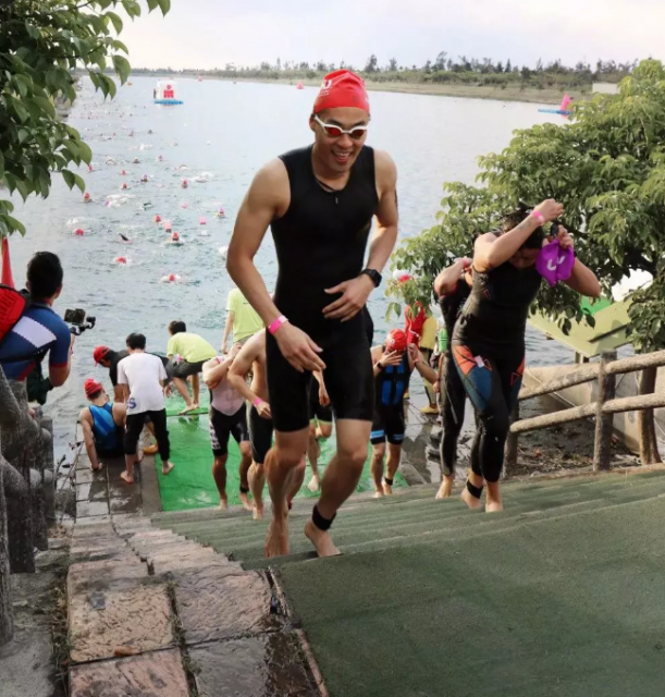 杨祐宁上演极致诱惑，看过他的gay片吗？网友秒变盯裆喵 - 51虹马