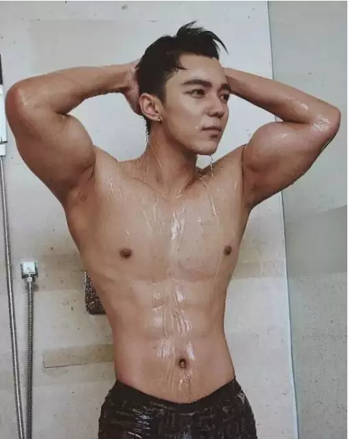 INS上的极品鲜肉，童颜胸器公狗腰想体验脸埋胸的快感！ - 51虹马