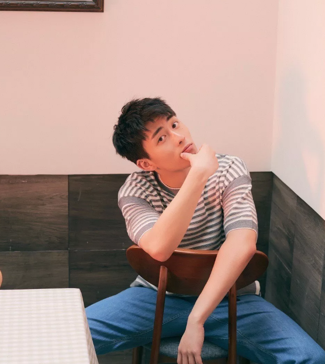 帅哥∣治愈系小王纸，介于少年和男人之间的暖如初见！－－王钰威 - 51虹马