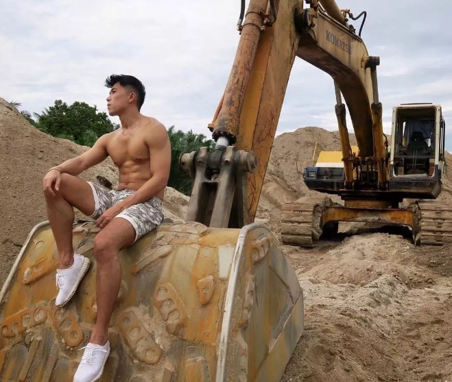 奔跑的荷尔蒙！极品筋Rou腹肌小哥，爱脱爱秀自拍照实力撩！ - 51虹马