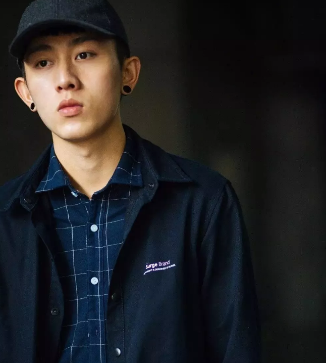 帅哥∣长得好看又会穿衣服的长腿小鲜肉，看一眼就会被吸引！ - 51虹马