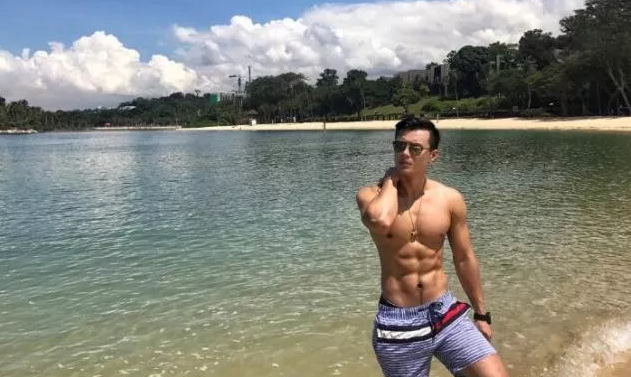 又一枚好肉游泳运动员转行星健身私教，户外浴场大秀身材这肉体我是服气的！ - 51虹马