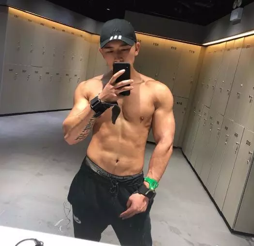 谢梓秋的吃瓜小狼狗又出新写真,网友惊呼看见蘑菇啦! - 51虹马 谢梓秋的吃瓜小狼狗又出新写真,网友惊呼看见蘑菇啦! - 51虹马