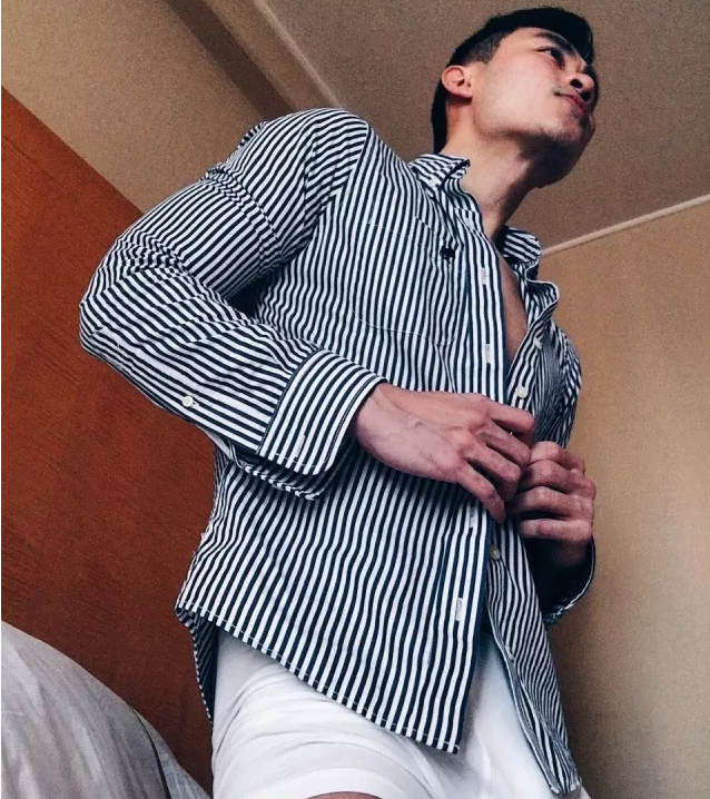 新加坡空少“藏雷”尺寸惊人，围观各种大尺度私照！ - 51虹马