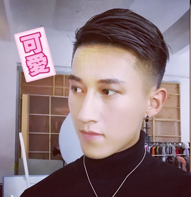 看点∣帅气小兵哥退役后当男模，健硕肌肉身材网友高呼“胸肌要炸了”! - 51虹马