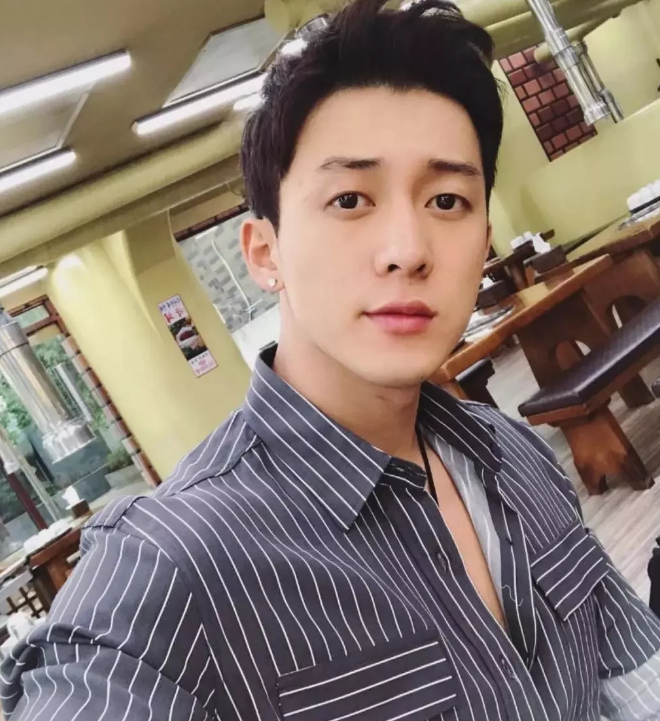 看点∣189.C.M.筋Rou男神颜高腿长还会抖！体育生吸睛的不止有身材…… - 51虹马