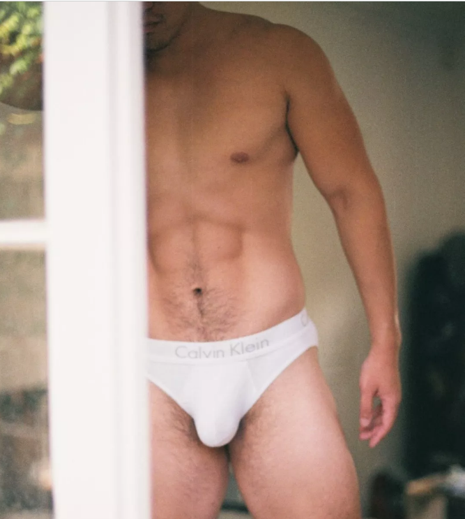 前凸后翘的粗壮运动男沙发熟睡遭抓拍 - 51虹马