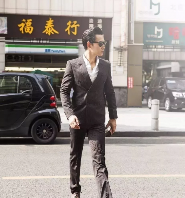 看点∣肌肉男模兼职健身私教，颜好料足还有腹肌加成 - 51虹马