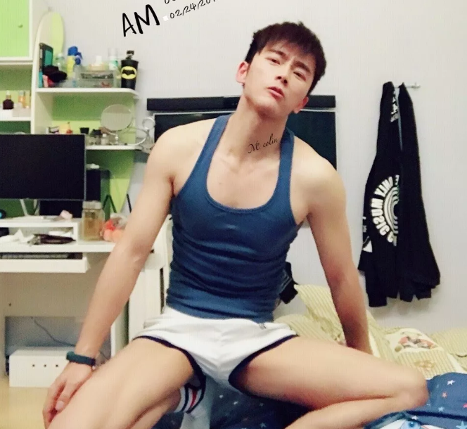 看点∣颜值小鲜肉运动型Boy，解锁你想不到的姿势！ - 51虹马