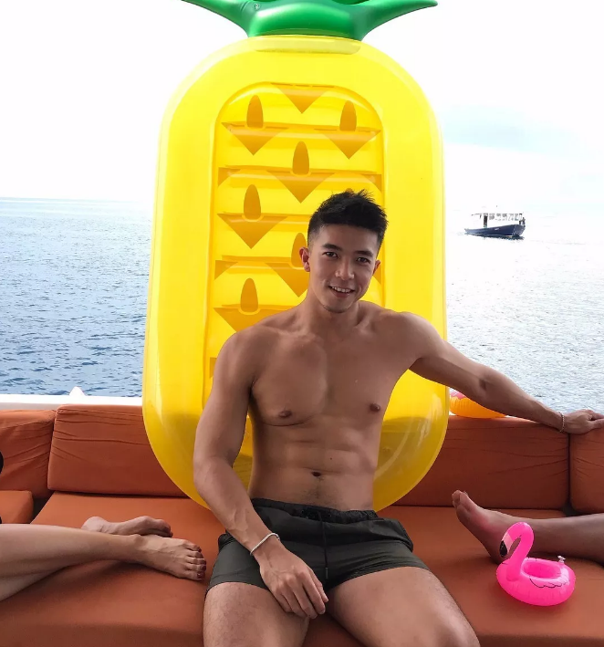 奔跑的荷尔蒙！极品筋Rou腹肌小哥，爱脱爱秀自拍照实力撩！ - 51虹马