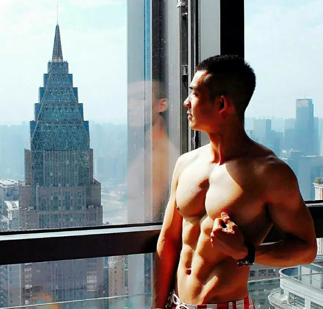 国产Gogoboy夜店表演遭“暴力”扒光 - 51虹马