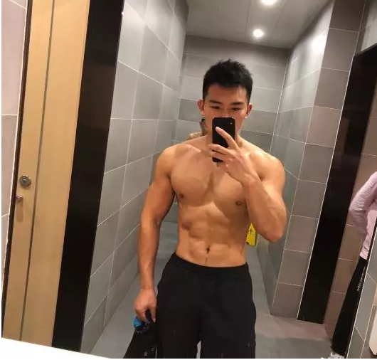 谢梓秋的吃瓜小狼狗又出新写真，网友惊呼看见蘑菇啦！ - 51虹马