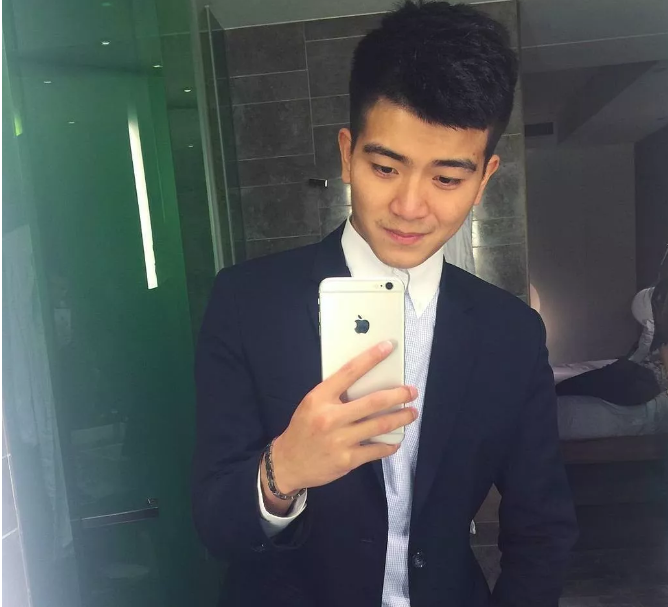 看点∣“小奶狗”的颜，“小狼犬”的身材，被八块小腹肌的小鲜肉秒杀！ - 51虹马