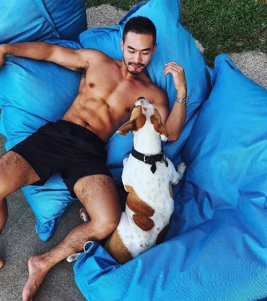 他有壮硕的肌肉和茂盛的毛发让他荷尔蒙爆表！ - 51虹马