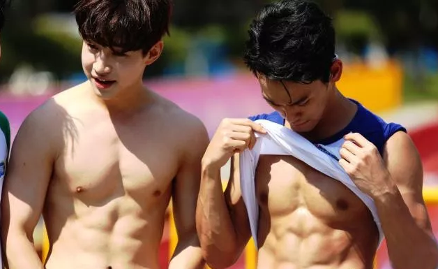 赵雅芝小儿子露壮硕肌肉火了，精彩旧照被扒 - 51虹马