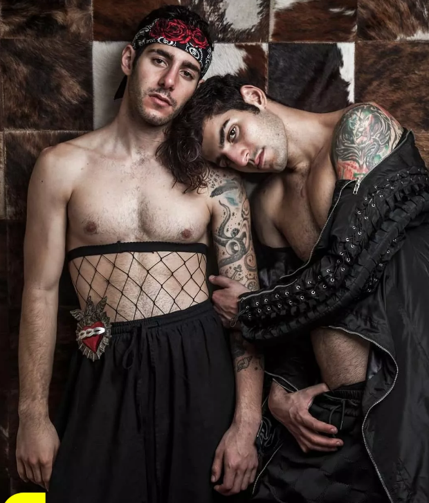 双胞胎帅哥爱上同一个直男...妈妈成神助攻...这种大反转让人激动 - 51虹马