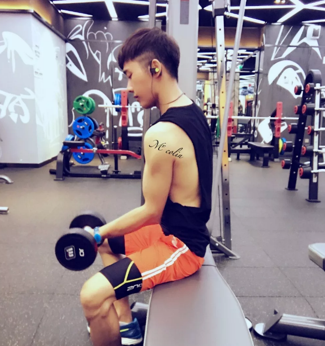 看点∣颜值小鲜肉运动型Boy，解锁你想不到的姿势！ - 51虹马