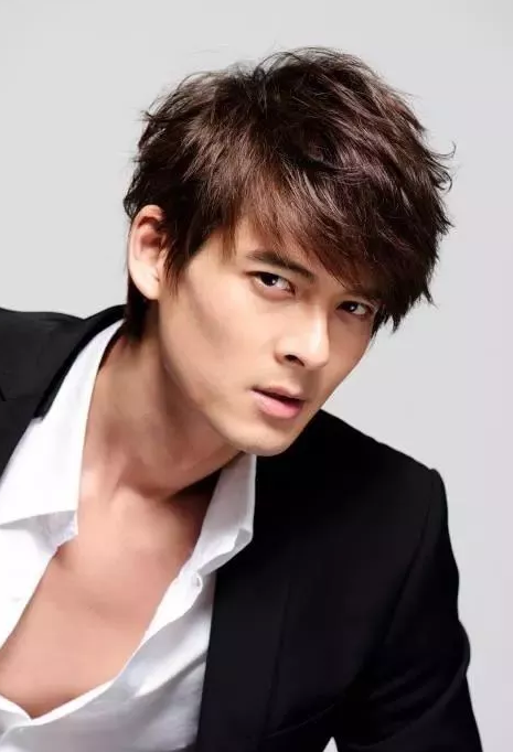 长腿冻龄男神，或许41岁还能帅成这样，也就只有他了！ - 51虹马