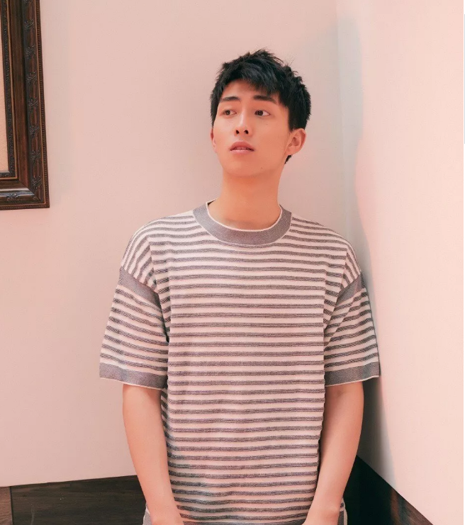 帅哥∣治愈系小王纸，介于少年和男人之间的暖如初见！－－王钰威 - 51虹马