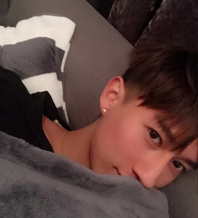 看点∣帅气小兵哥退役后当男模，健硕肌肉身材网友高呼“胸肌要炸了”! - 51虹马