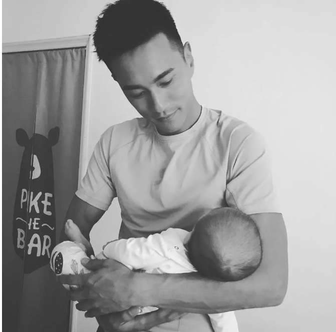 挖到一枚极品奶爸!他自爆空挡上阵演戏 - 51虹马 挖到一枚极品奶爸!他自爆空挡上阵演戏 - 51虹马