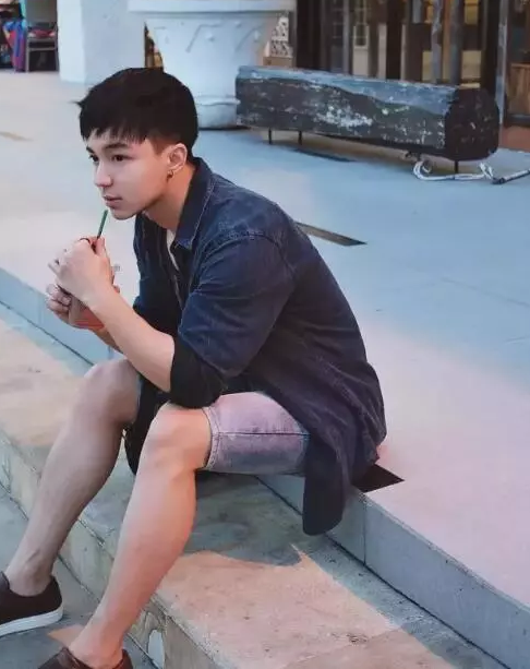 INS上的极品鲜肉，童颜胸器公狗腰想体验脸埋胸的快感！ - 51虹马