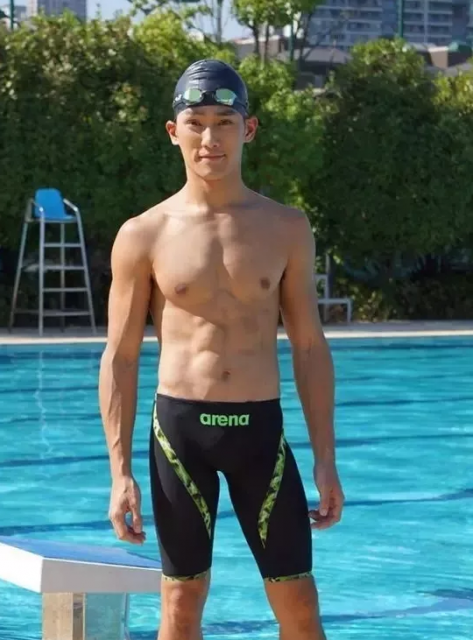 赵雅芝小儿子露壮硕肌肉火了，精彩旧照被扒 - 51虹马