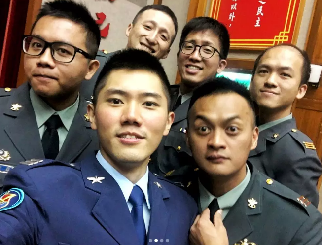 兵哥哥的白色小秘密藏不住，悄悄与你分享！ - 51虹马