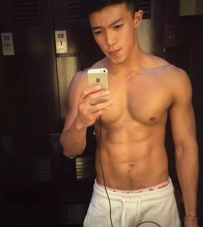 奔跑的荷尔蒙！极品筋Rou腹肌小哥，爱脱爱秀自拍照实力撩！ - 51虹马