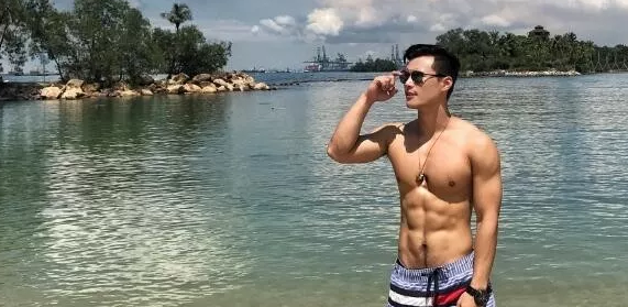 又一枚好肉游泳运动员转行星健身私教，户外浴场大秀身材这肉体我是服气的！ - 51虹马