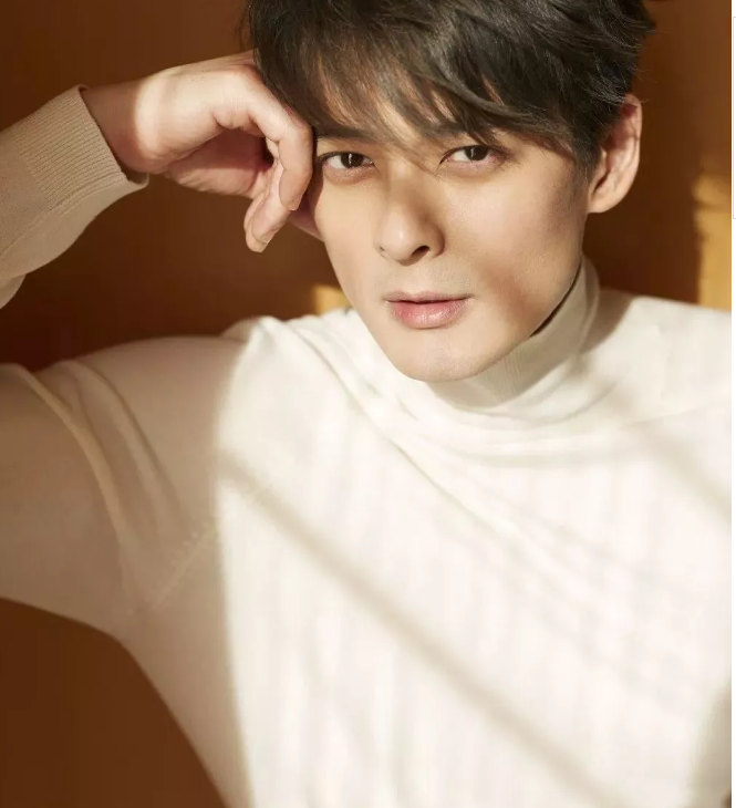 长腿冻龄男神，或许41岁还能帅成这样，也就只有他了！ - 51虹马