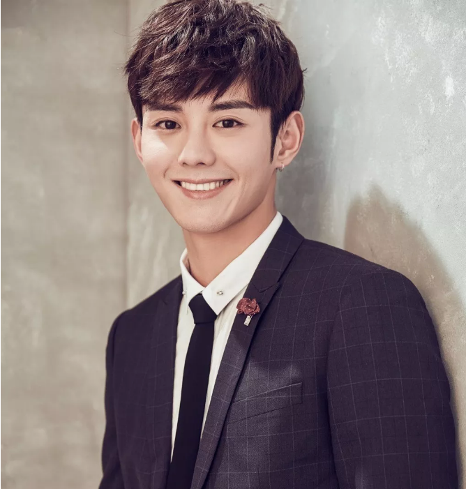 帅哥∣治愈“萌”系的视频原来是这个样子的，阳光笑颜小哥哥帅的出水！－－蓝博 - 51虹马