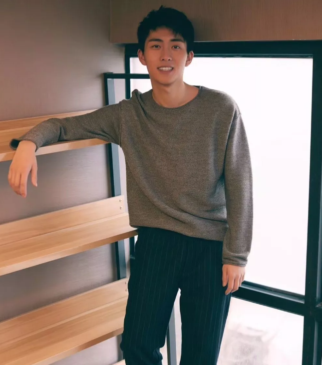 帅哥∣治愈系小王纸，介于少年和男人之间的暖如初见！－－王钰威 - 51虹马