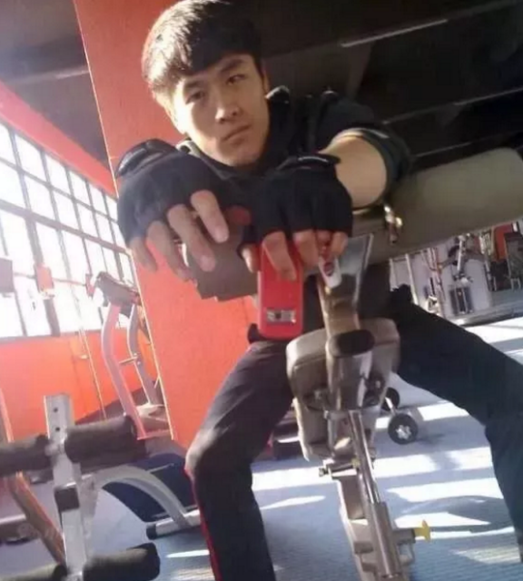 广东180大肌肉帅哥!健身教练居然是模特!-51虹马