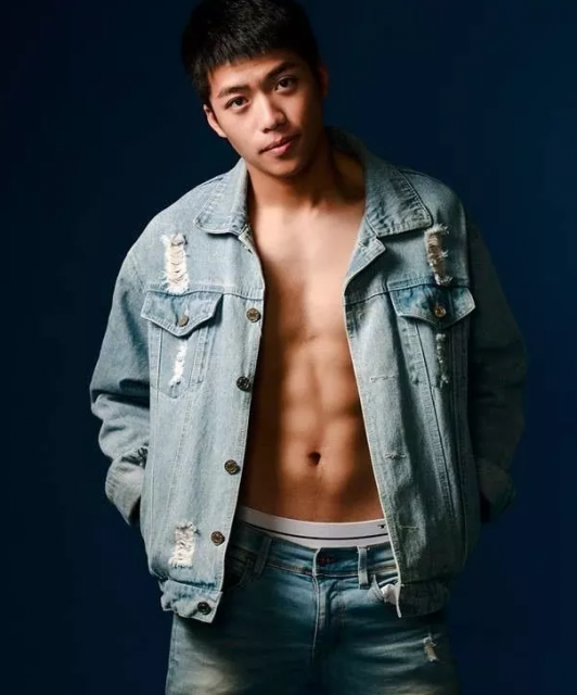 看点∣小鲜肉名媛入伍前脱了拍肌肉石更照，可口肌肉身材让你尖叫!-51虹马