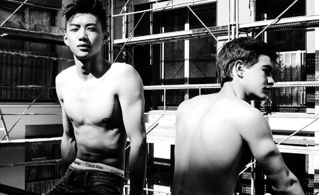 看点∣纯鲜学霸帅气小奶狗，网友都为他的肉体和颜值疯狂了！ - 51虹马