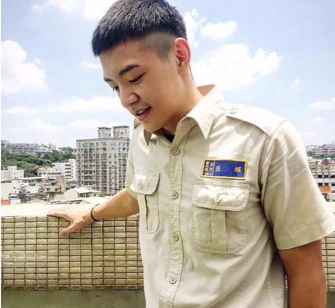 看点∣台大体育生校草人帅身材好，满屏荷尔蒙大长腿公狗腰吸睛又撩粉！-51虹马