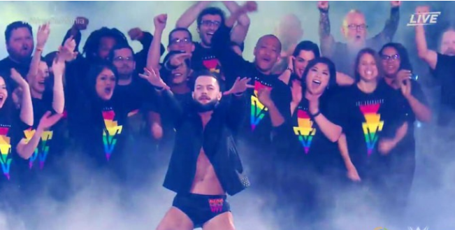 摔角狂热现场亮出彩虹;格斯·肯沃西领衔同志巡游-51虹马