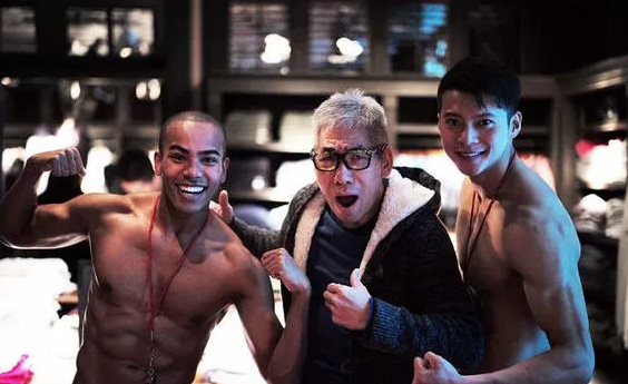 他曾是刘姥姥的亲密健身私教?体育生果然很强 - 51虹马 他曾是刘姥姥的亲密健身私教?体育生果然很强 - 51虹马