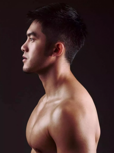 台湾鲜肉古铜色性感身材，诱人舔屏的小奶狗-51虹马