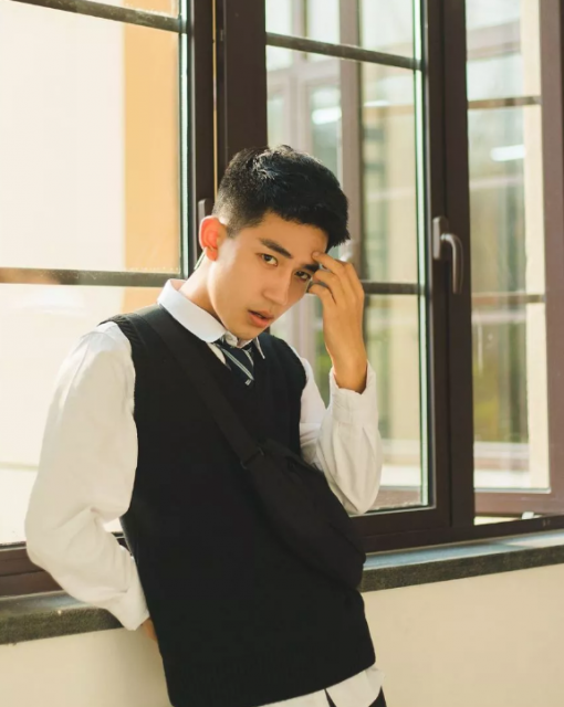 南京林业大学97年的极品校草！腿毛床照来了-51虹马