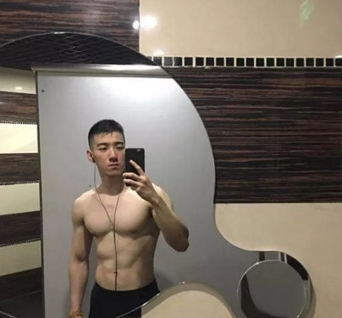 室友全是Gay是种怎样的体验？(7受1攻那种哦！)-51虹马